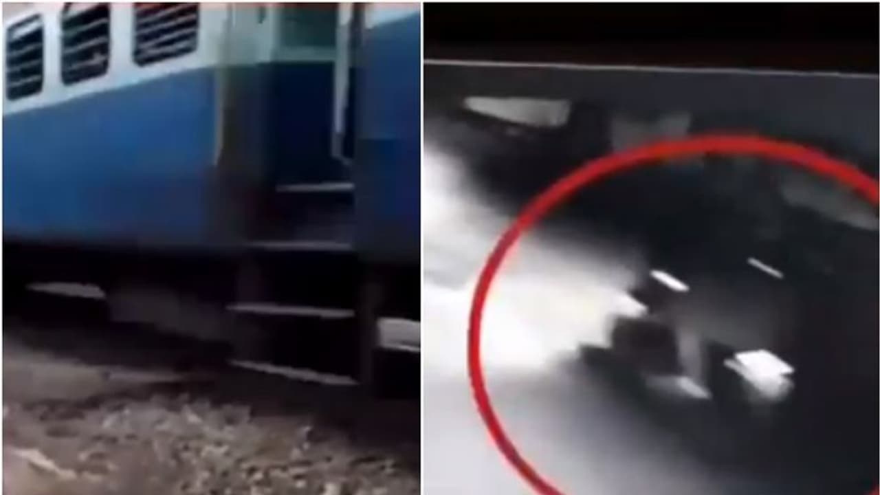 അര്ദ്ധരാത്രിയില് ട്രെയിനിനു മുന്നില് യുവതീയുവാക്കളുടെ ബൈക്കഭ്യാസം! അര്ദ്ധരാത്രിയില് ട്രെയിനിനു മുന്നില് യുവതീയുവാക്കളുടെ ബൈക്കഭ്യാസം!