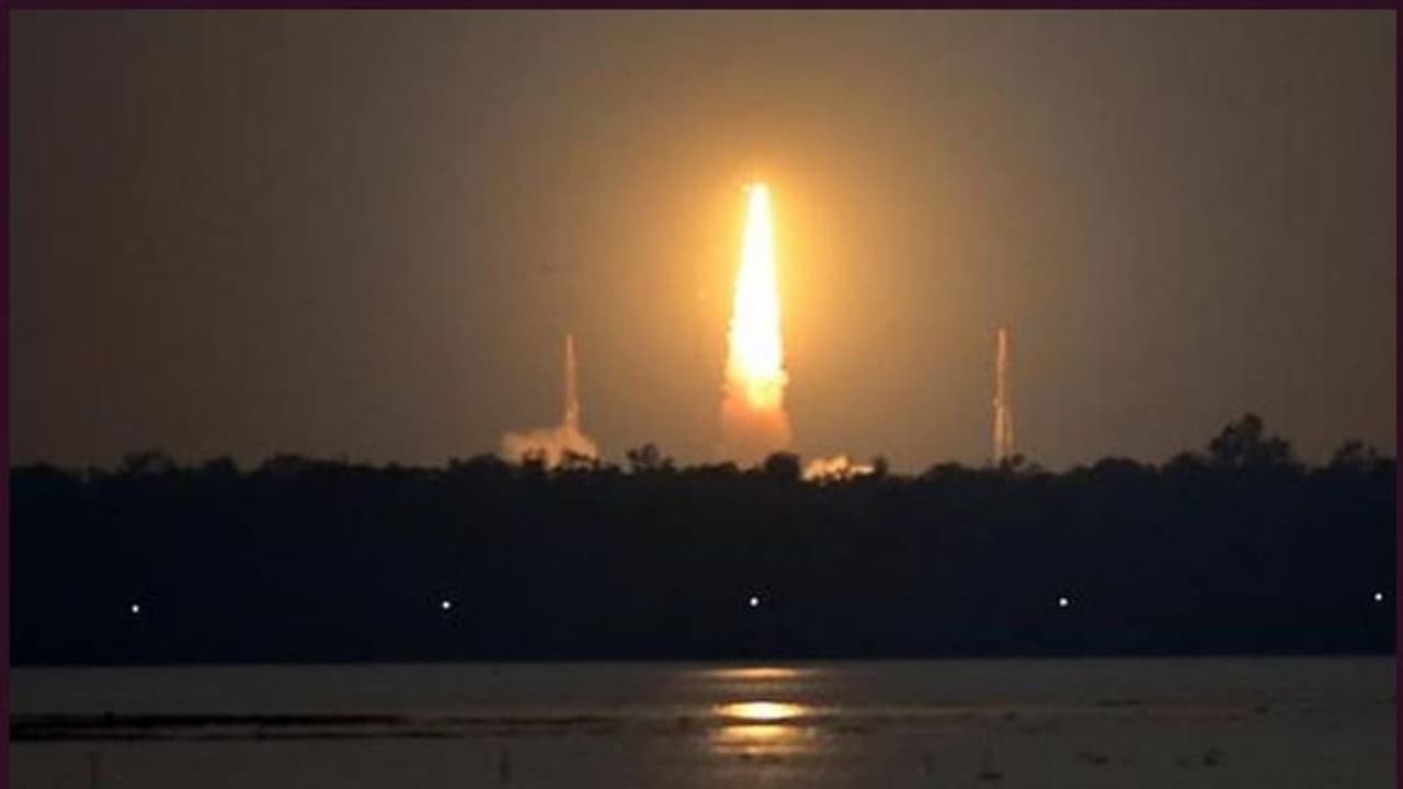 നേട്ടങ്ങളുടെ ആകാശത്ത് ഐഎസ്ആര്ഒ; റിസാറ്റ് 2ബി ഭ്രമണപഥത്തില് നേട്ടങ്ങളുടെ ആകാശത്ത് ഐഎസ്ആര്ഒ; റിസാറ്റ് 2ബി ഭ്രമണപഥത്തില്