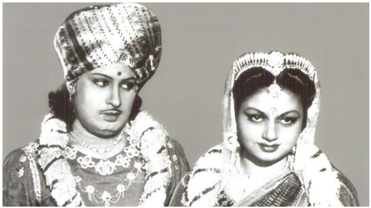 மயக்கும் மாலை பொழுதே... அடடா! காலத்தை வென்று நிற்கும் கானம் அது..!