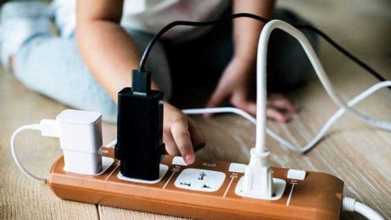 സഹോദരിയുടെ പിറന്നാള്‍ ആഘോഷങ്ങളുടെ ഒരുക്കത്തിനിടയില്‍ വില്ലനായി ഫോണ്‍ ചാര്‍ജര്‍, പിഞ്ചുകുഞ്ഞിന് ദാരുണാന്ത്യം