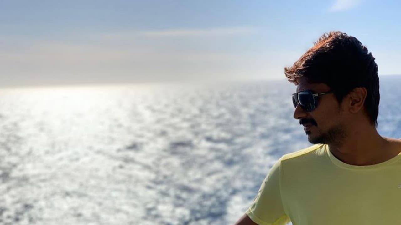 கஷ்டப்படும் சின்னத்திரையை கண்டு கொள்ளாத பிரபலங்கள்! ஓடி போய் உதவிய உதயநிதி ஸ்டாலின்!