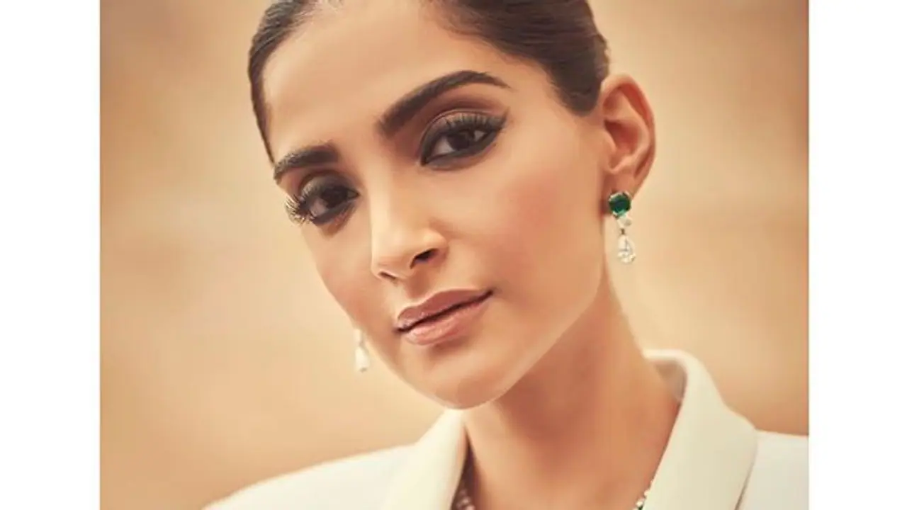 অমানবিক! বেধড়ক মারে কোমায় শারমেয়, প্রতিবাদে সরব বলিউড থেকে টলিউড