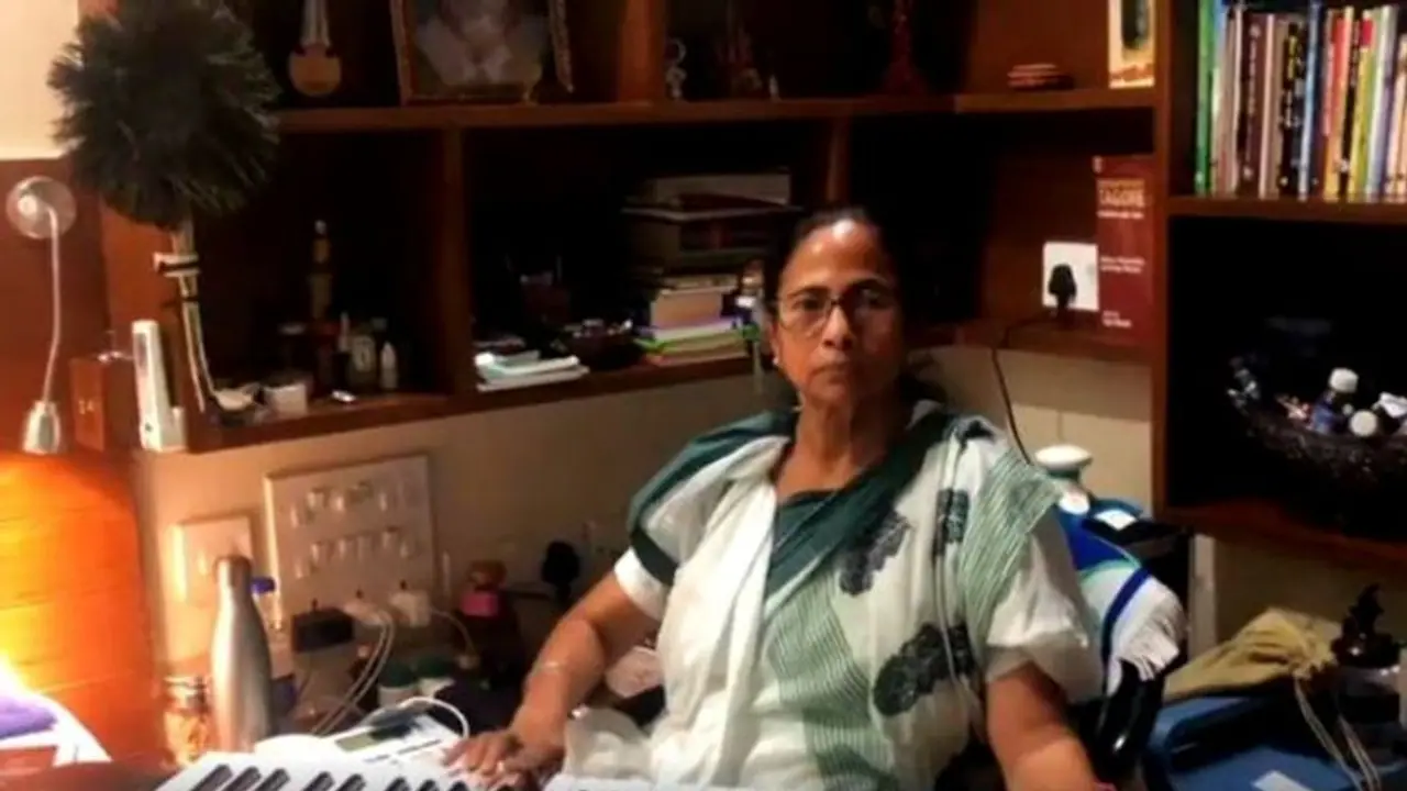 ১ জুলাই প্রাক্তন মুখ্যমন্ত্রীর জন্মদিন, সরকারি কর্মীদের হাফ ছুটি দিলেন মমতা