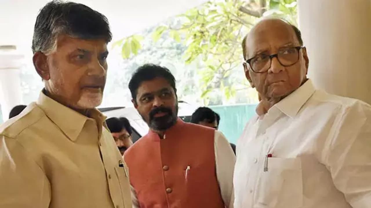 హాంగ్ వస్తే యుద్ధ ప్రాతిపదికన కదలడానికి విపక్షాలు సిద్ధం హాంగ్ వస్తే యుద్ధ ప్రాతిపదికన కదలడానికి విపక్షాలు సిద్ధం