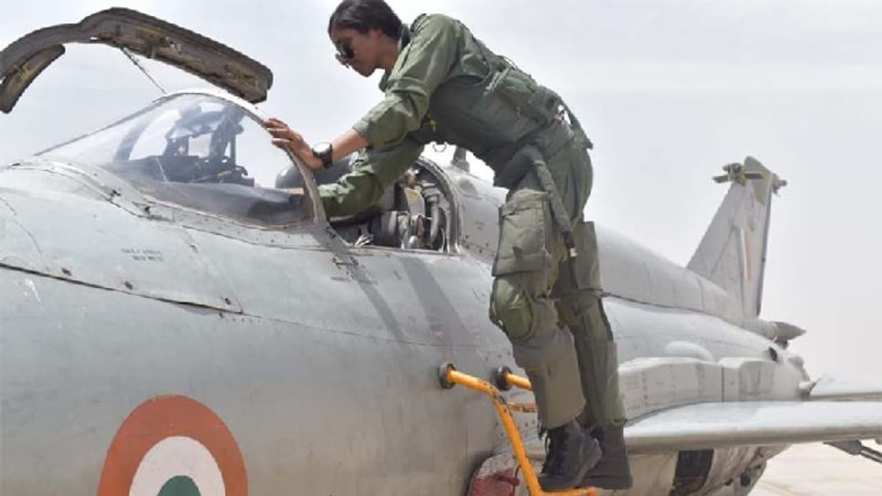 ಯುದ್ಧ ವಿಮಾನ ಹಾರಾಟ ಅರ್ಹತೆ ಪಡೆದ ಮೊದಲ ಮಹಿಳಾ ಪೈಲಟ್ ಭಾವನಾ! ಯುದ್ಧ ವಿಮಾನ ಹಾರಾಟ ಅರ್ಹತೆ ಪಡೆದ ಮೊದಲ ಮಹಿಳಾ ಪೈಲಟ್ ಭಾವನಾ!