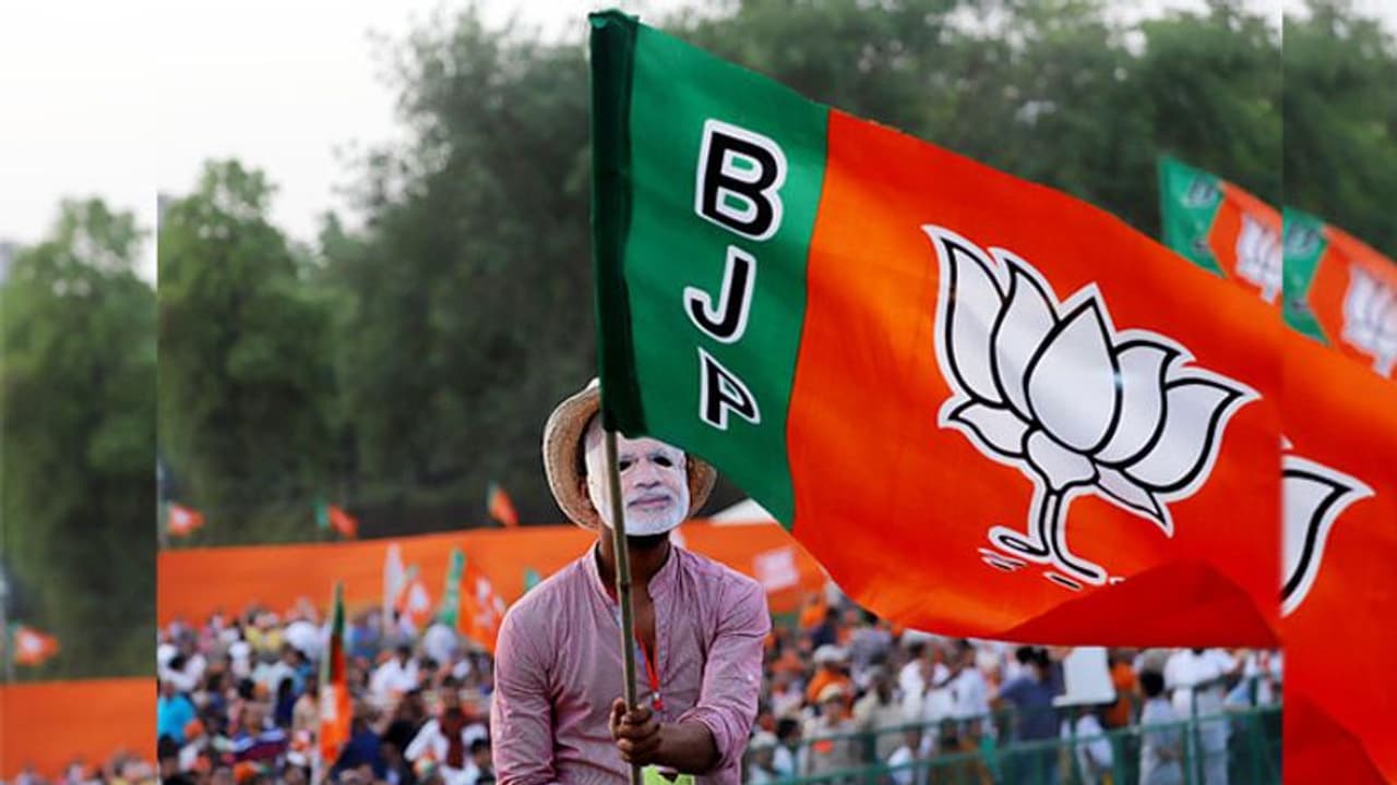 ರಾಜ್ಯದಲ್ಲಿ 22ರ ಗಡಿ ದಾಟುವತ್ತ ಬಿಜೆಪಿ ! ರಾಜ್ಯದಲ್ಲಿ 22ರ ಗಡಿ ದಾಟುವತ್ತ ಬಿಜೆಪಿ !