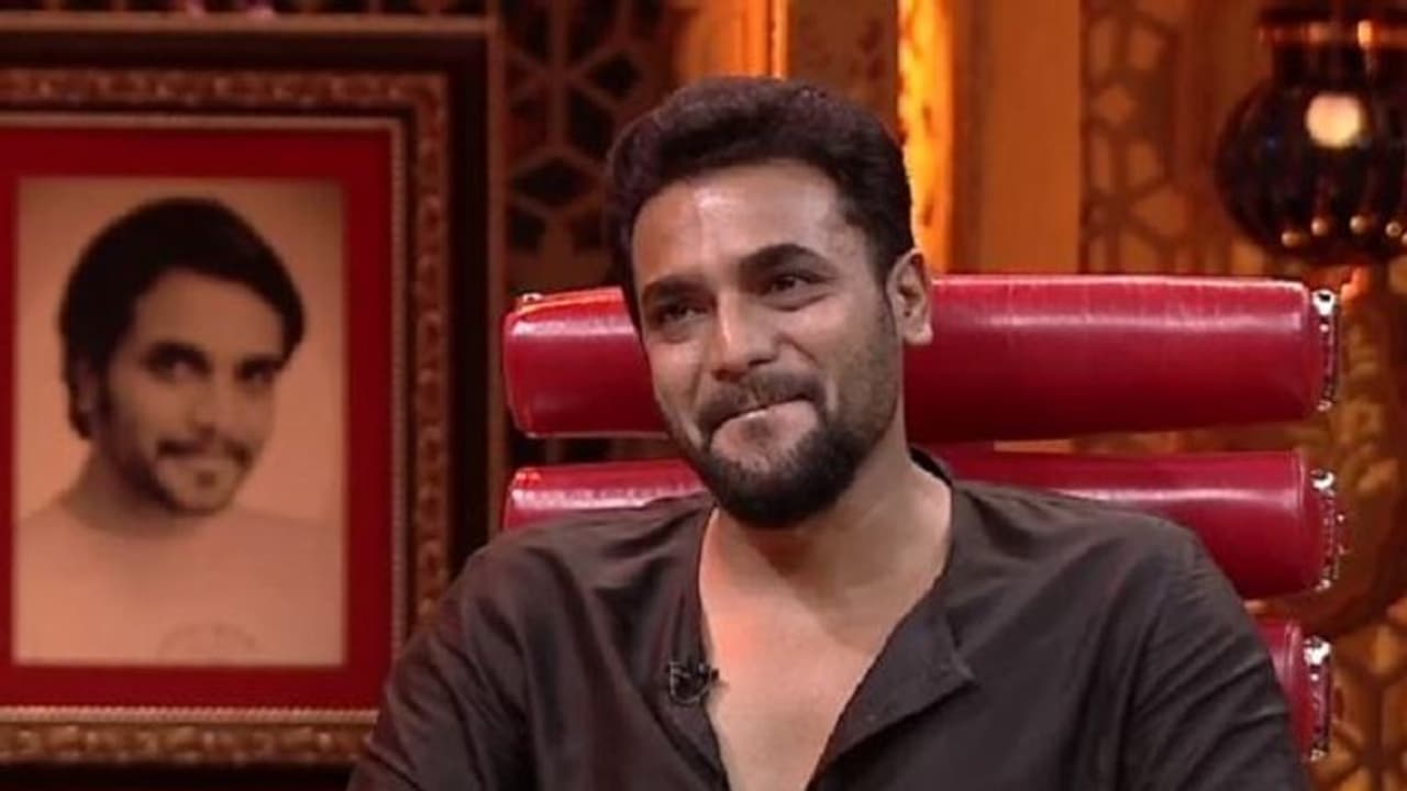 ಅಬ್ಬಾ...! ರೋರಿಂಗ್ ಸ್ಟಾರ್ ಶೇಷಾದ್ರಿಪುರಂ ಕಾಲೇಜ್ ಲವ್ ಸ್ಟೋರಿ ಕೇಳಿದ್ದೀರಾ ? ಅಬ್ಬಾ...! ರೋರಿಂಗ್ ಸ್ಟಾರ್ ಶೇಷಾದ್ರಿಪುರಂ ಕಾಲೇಜ್ ಲವ್ ಸ್ಟೋರಿ ಕೇಳಿದ್ದೀರಾ ?