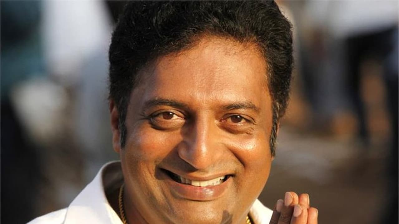 എനിക്ക് സാധിക്കുന്നത് ഇനിയും ചെയ്യും; ജോലിക്കാർക്കും സഹപ്രവർത്തകർക്കും മെയ് വരെയുള്ള ശമ്പളം നൽകി പ്രകാശ് രാജ് എനിക്ക് സാധിക്കുന്നത് ഇനിയും ചെയ്യും; ജോലിക്കാർക്കും സഹപ്രവർത്തകർക്കും മെയ് വരെയുള്ള ശമ്പളം നൽകി പ്രകാശ് രാജ്