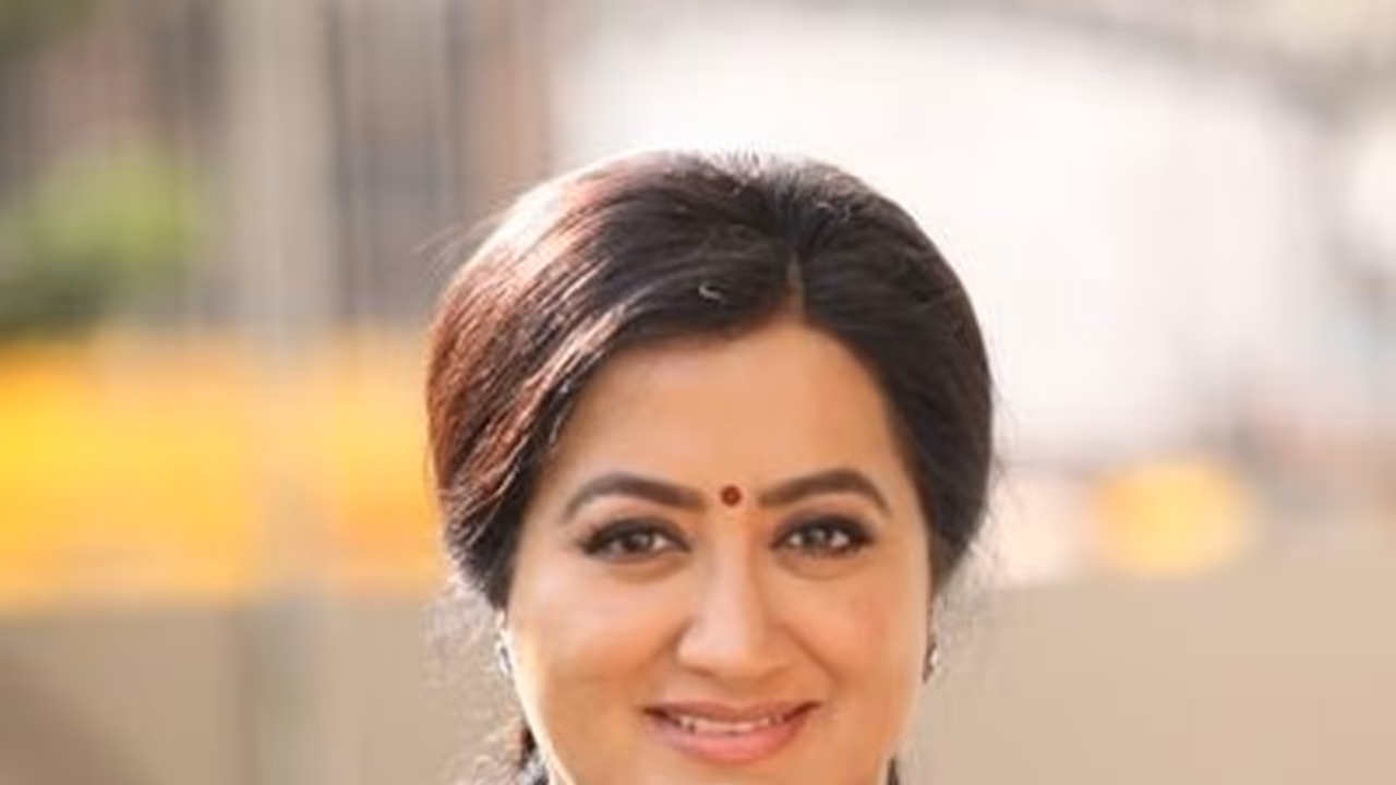 కర్ణాటకలో తెలుగు హీరోయిన్ గెలుపు