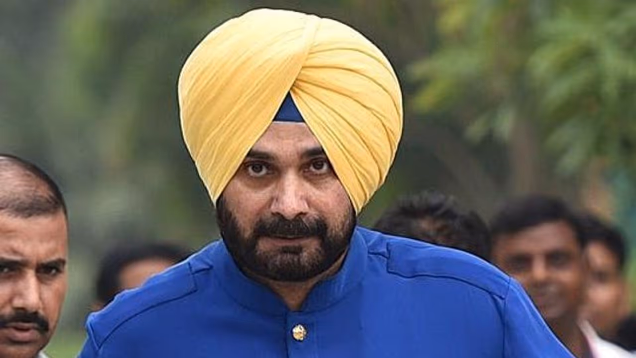 कैप्टन ने हार का ठिकरा सिद्धू पर फोड़ा, तेज हुई कैप्टन और सिद्धू की लड़ाई