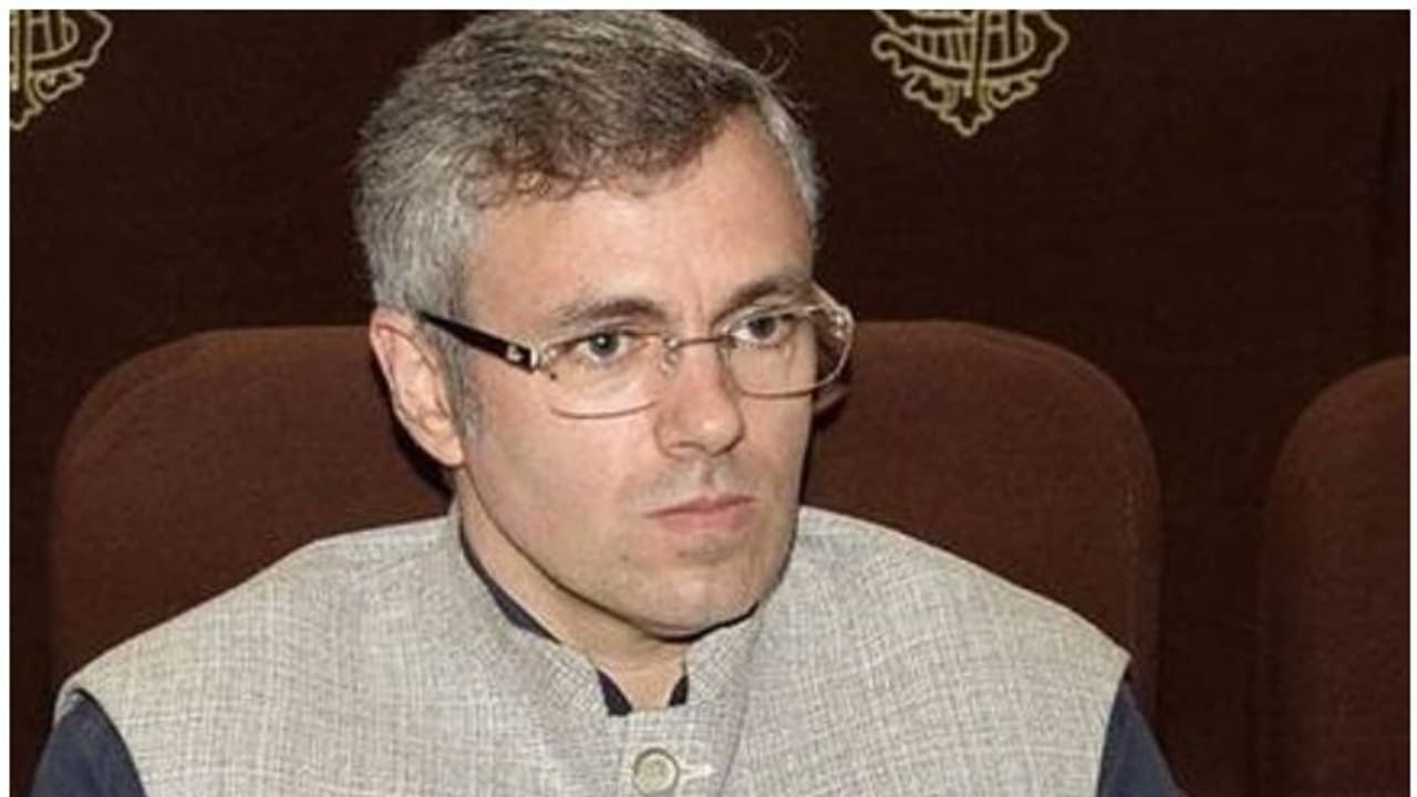 ഒമർ അബ്ദുള്ളയെ പ്രത്യേക ബംഗ്ളാവിലേക്ക് മാറ്റും; വീട്ടുതടങ്കലില് തന്നെ തുടരും ഒമർ അബ്ദുള്ളയെ പ്രത്യേക ബംഗ്ളാവിലേക്ക് മാറ്റും; വീട്ടുതടങ്കലില് തന്നെ തുടരും