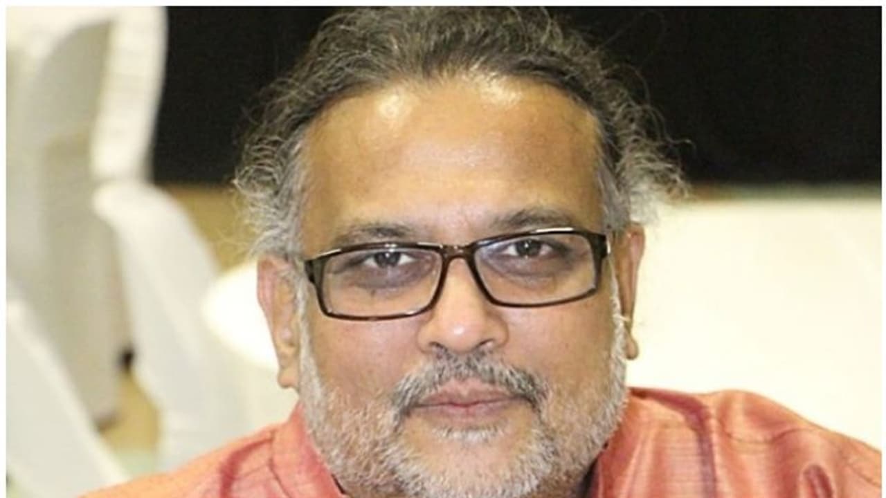 ഭോപ്പാലിന്റെ വോട്ട് 'ദേശഭക്തനായ നാഥുറാം വിനായക് ഗോഡ്സേക്ക്'; പ്രഗ്യാ സിംഗിന്റെ വിജയത്തെ തള്ളി ഗാന്ധിജിയുടെ ചെറുമകന്റെ മകന് ഭോപ്പാലിന്റെ വോട്ട് 'ദേശഭക്തനായ നാഥുറാം വിനായക് ഗോഡ്സേക്ക്'; പ്രഗ്യാ സിംഗിന്റെ വിജയത്തെ തള്ളി ഗാന്ധിജിയുടെ ചെറുമകന്റെ മകന്