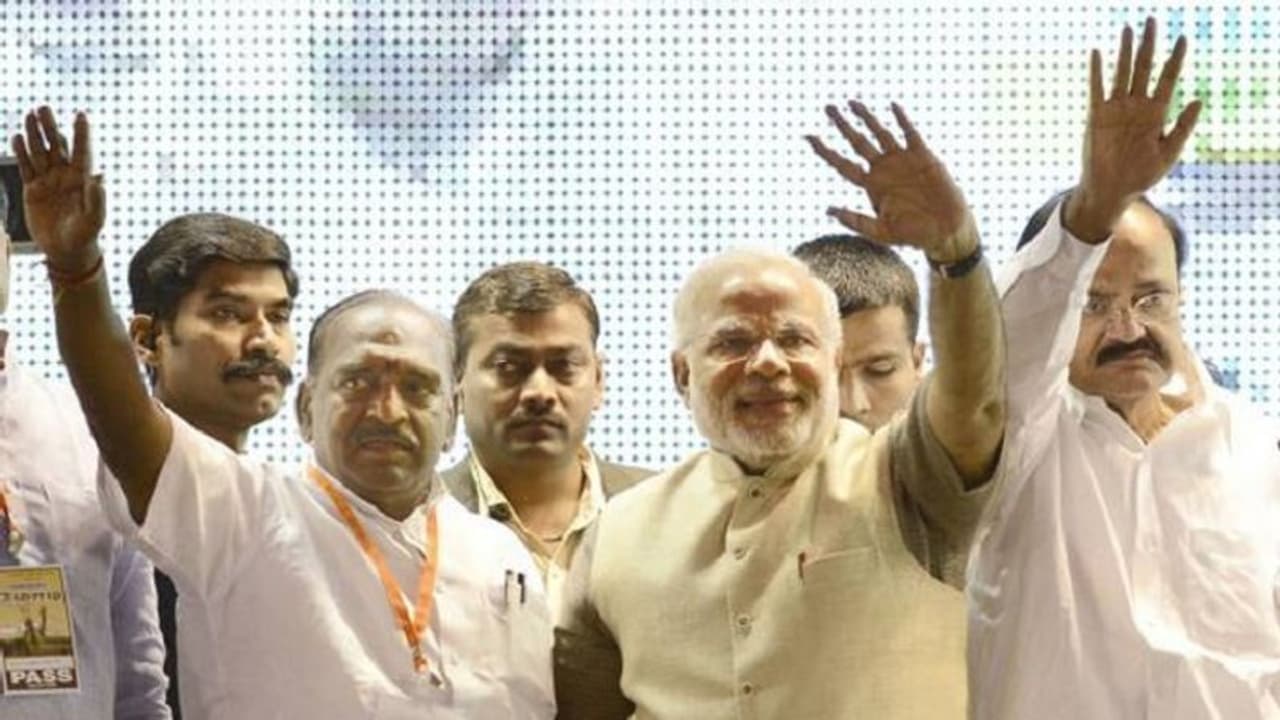 ‘கை’யை விட்டு போய்விடுமோ கன்னியாகுமரி?... பாஜக வேட்பாளராக பொன்.ராதாகிருஷ்ணன் போட்டி... கலக்கத்தில் காங்கிரஸ்! ‘கை’யை விட்டு போய்விடுமோ கன்னியாகுமரி?... பாஜக வேட்பாளராக பொன்.ராதாகிருஷ்ணன் போட்டி... கலக்கத்தில் காங்கிரஸ்!