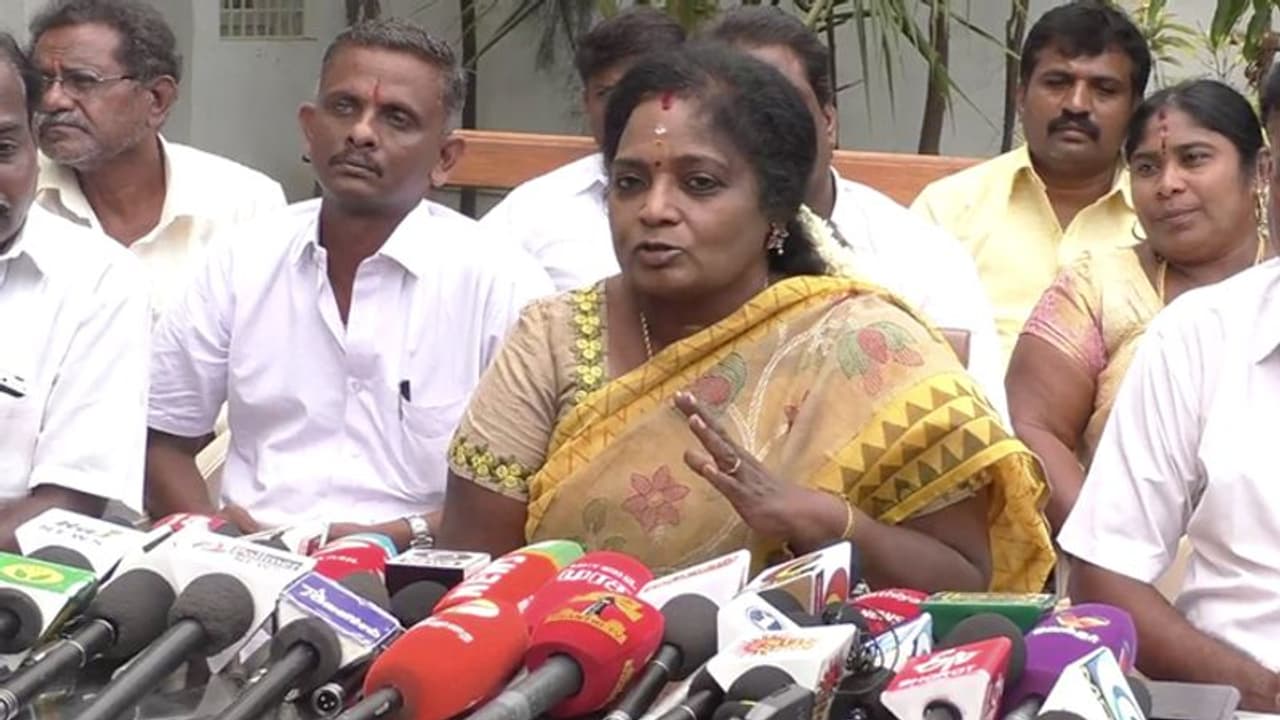 "தமிழகத்தில் தாமரை மலர்ந்தே தீரும்"..! இனி யார் இப்படி சொல்ல முடியும்..? புலம்பி தள்ளும் தாமரை ஆதரவாளர்கள்..! "தமிழகத்தில் தாமரை மலர்ந்தே தீரும்"..! இனி யார் இப்படி சொல்ல முடியும்..? புலம்பி தள்ளும் தாமரை ஆதரவாளர்கள்..!