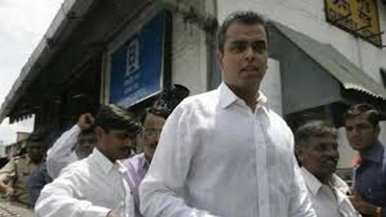 Milind Deora steps down as Mumbai Congress president Milind Deora steps down as Mumbai Congress president