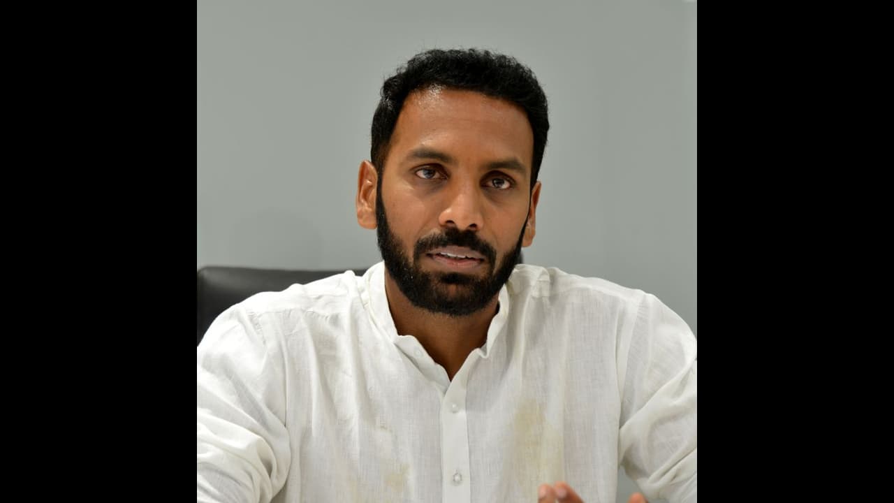 మా ఆస్తుల విలువ పెరిగితే ఈర్ష్య ఎందుకు?: భూమా అఖిలప్రియjకు శిల్పా రవి కౌంటర్ మా ఆస్తుల విలువ పెరిగితే ఈర్ష్య ఎందుకు?: భూమా అఖిలప్రియjకు శిల్పా రవి కౌంటర్