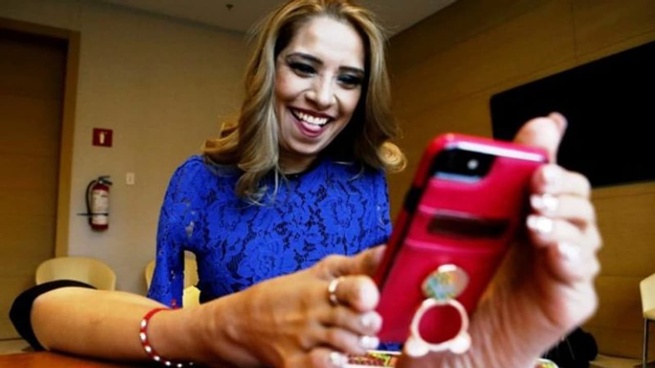 കുട്ടിക്കാലം മുതൽ താൽപര്യം ഫാഷൻ ഡിസൈനിങ്; വിധിയെ തോൽപ്പിച്ച അഡ്രിയാന കുട്ടിക്കാലം മുതൽ താൽപര്യം ഫാഷൻ ഡിസൈനിങ്; വിധിയെ തോൽപ്പിച്ച അഡ്രിയാന