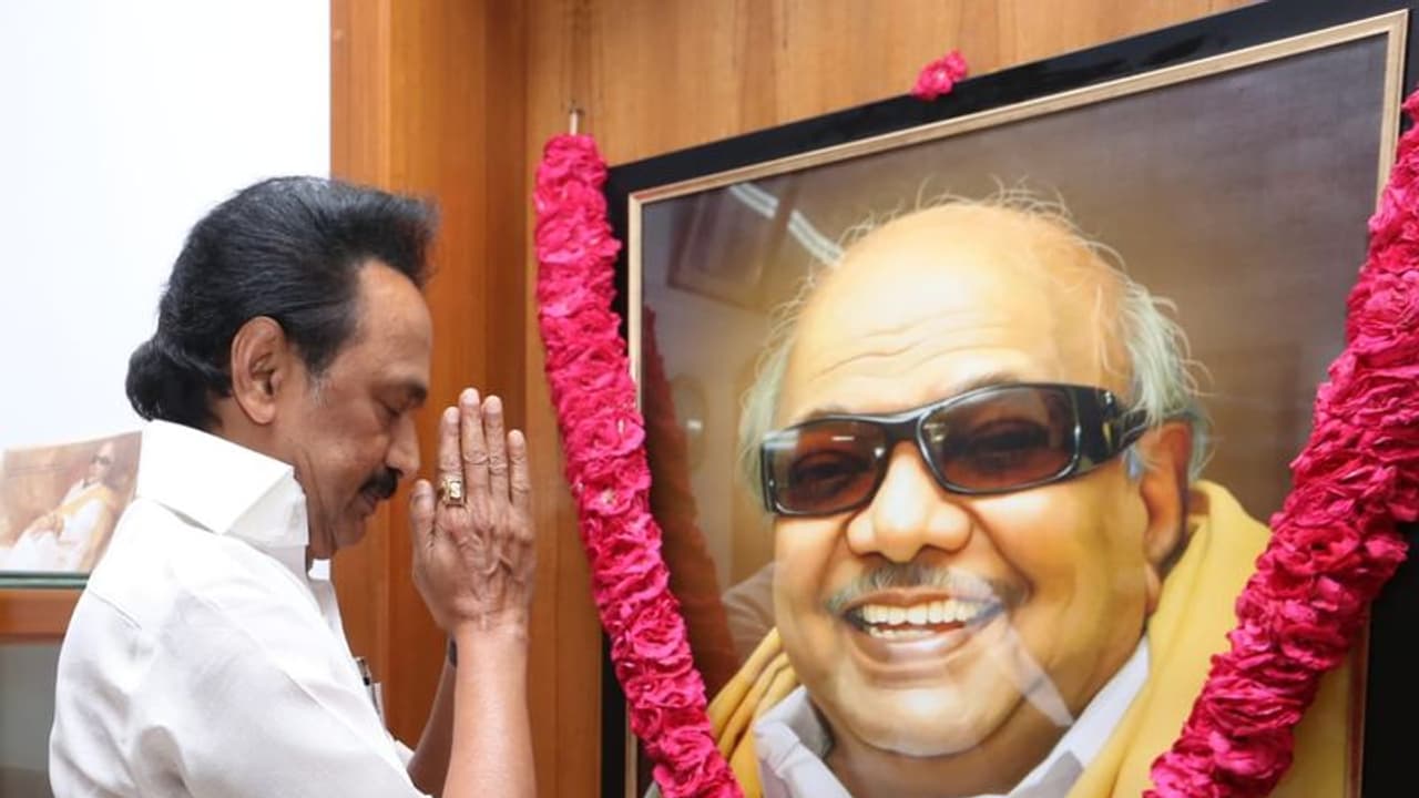 எடப்பாடியின் காதுகளைத் திருகி விளைந்திருக்கும் பயிரை வீணாக்கிடாதீங்க... தொண்டர்களுக்கு மு.க.ஸ்டாலின் கடிதம்..! எடப்பாடியின் காதுகளைத் திருகி விளைந்திருக்கும் பயிரை வீணாக்கிடாதீங்க... தொண்டர்களுக்கு மு.க.ஸ்டாலின் கடிதம்..!