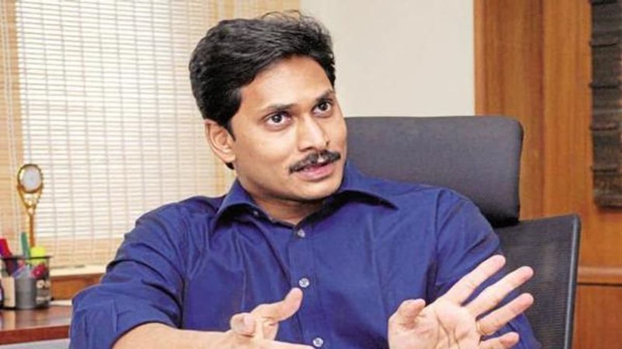 జగన్ కేబినెట్: ఐదుగురు ఫిక్స్, మిగిలిన వారు వీరేనా...... జగన్ కేబినెట్: ఐదుగురు ఫిక్స్, మిగిలిన వారు వీరేనా......