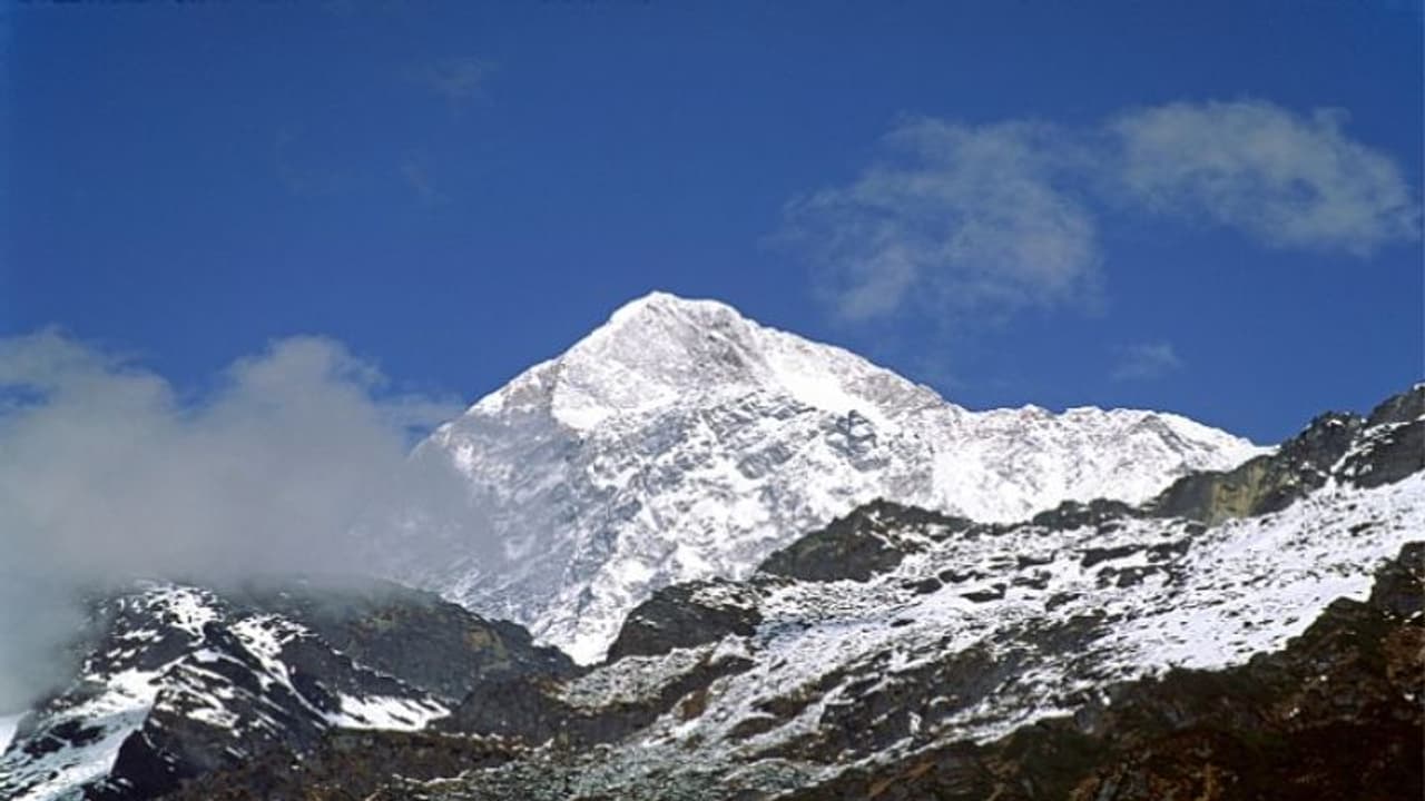 সাদা বরফে কালো বিন্দুটিই কি দীপঙ্কর, আশার আলো দেখাচ্ছেন উদ্ধারকারীরা সাদা বরফে কালো বিন্দুটিই কি দীপঙ্কর, আশার আলো দেখাচ্ছেন উদ্ধারকারীরা