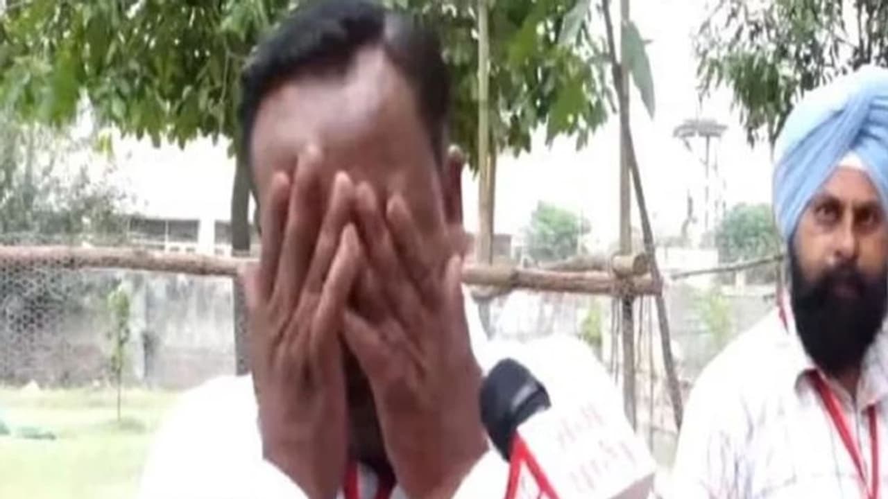 ಮನೆಯಲ್ಲಿರೋದು 9 ಜನ, ಸಿಕ್ಕಿದ್ದು 5 ಮತ: ಗೊಳೋ ಎಂದು ಅತ್ತ ಅಭ್ಯರ್ಥಿ! ಮನೆಯಲ್ಲಿರೋದು 9 ಜನ, ಸಿಕ್ಕಿದ್ದು 5 ಮತ: ಗೊಳೋ ಎಂದು ಅತ್ತ ಅಭ್ಯರ್ಥಿ!