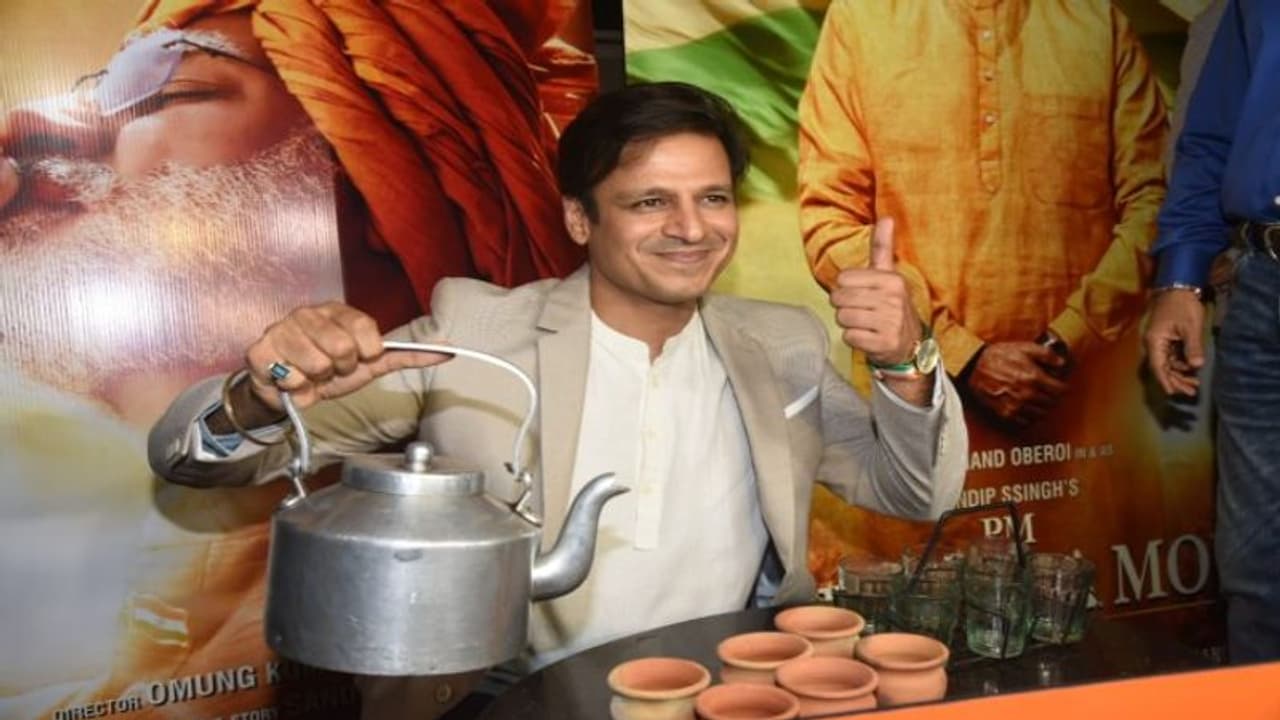 প্রেক্ষাগৃহে এবার মোদীর বায়োপিক! ছবি মুক্তির আগে চা বিক্রি করলেন বিবেক প্রেক্ষাগৃহে এবার মোদীর বায়োপিক! ছবি মুক্তির আগে চা বিক্রি করলেন বিবেক