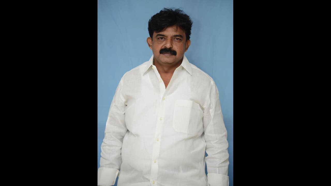 వైఎస్సార్ వాహనమిత్ర రూ.400 కోట్లు...రెండో విడత పంపిణీ చేపట్టిన పేర్ని నాని వైఎస్సార్ వాహనమిత్ర రూ.400 కోట్లు...రెండో విడత పంపిణీ చేపట్టిన పేర్ని నాని