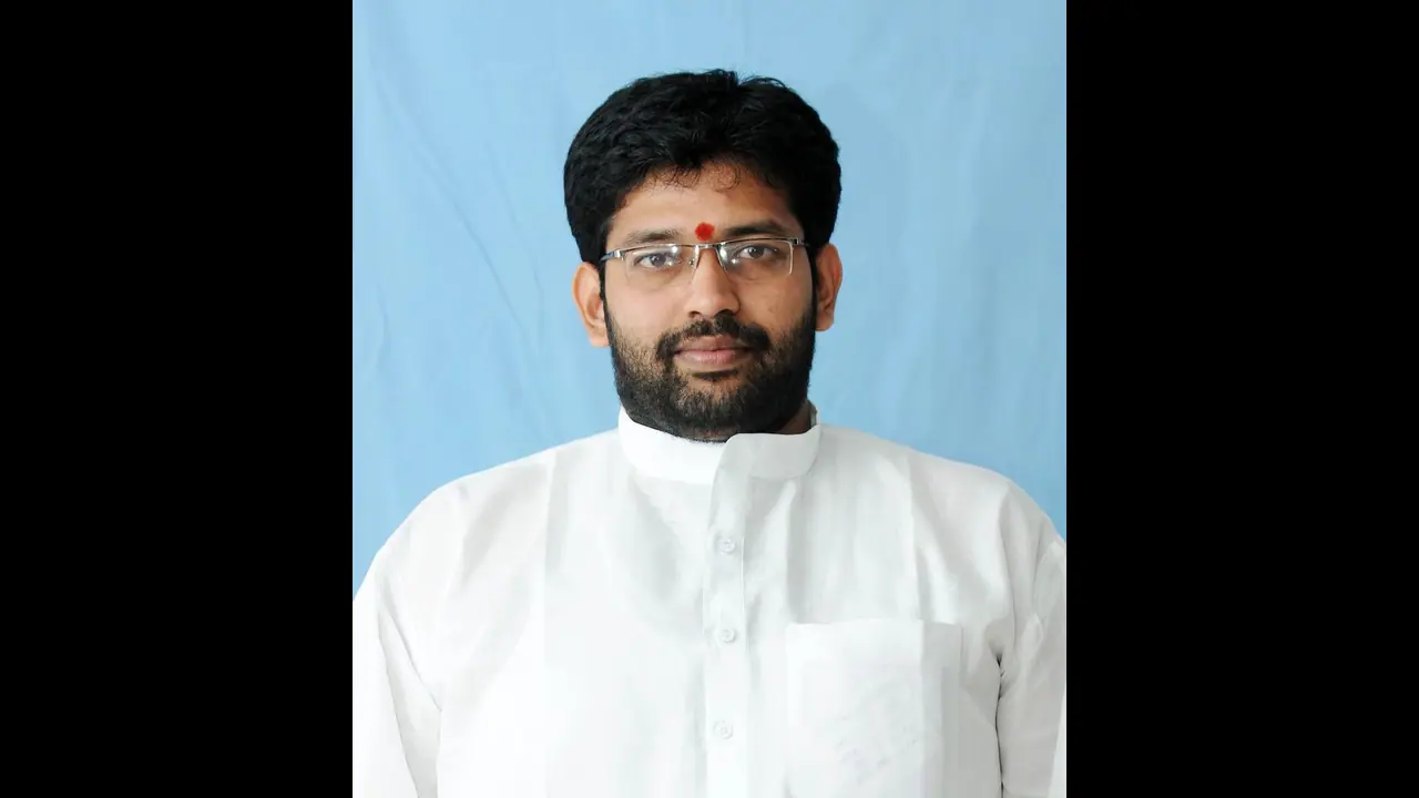 జగ్గంపూడి రాజా: బాల్యం, విద్యాభ్యాసం, వ్యక్తిగత జీవితం, రాజకీయ ప్రస్థానం జగ్గంపూడి రాజా: బాల్యం, విద్యాభ్యాసం, వ్యక్తిగత జీవితం, రాజకీయ ప్రస్థానం