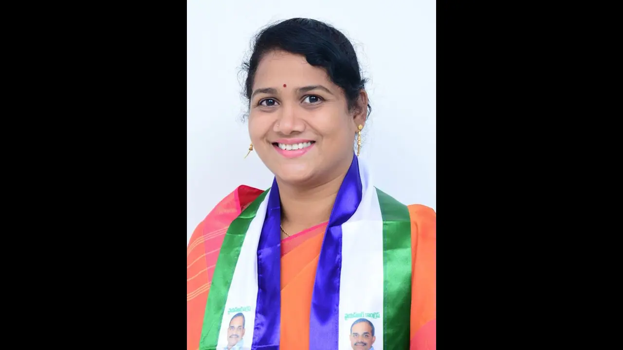 నాగులపల్లి ధనలక్ష్మి: బాల్యం, విద్యాభ్యాసం, వ్యక్తిగత జీవితం, రాజకీయ ప్రస్థానం నాగులపల్లి ధనలక్ష్మి: బాల్యం, విద్యాభ్యాసం, వ్యక్తిగత జీవితం, రాజకీయ ప్రస్థానం