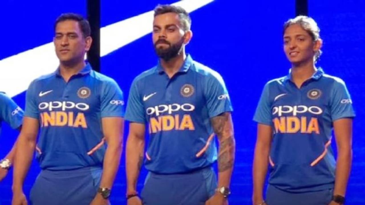 রাজনীতির গেরুয়া রঙ এবার ভারতীয় বিশ্বকাপ টিমে রাজনীতির গেরুয়া রঙ এবার ভারতীয় বিশ্বকাপ টিমে