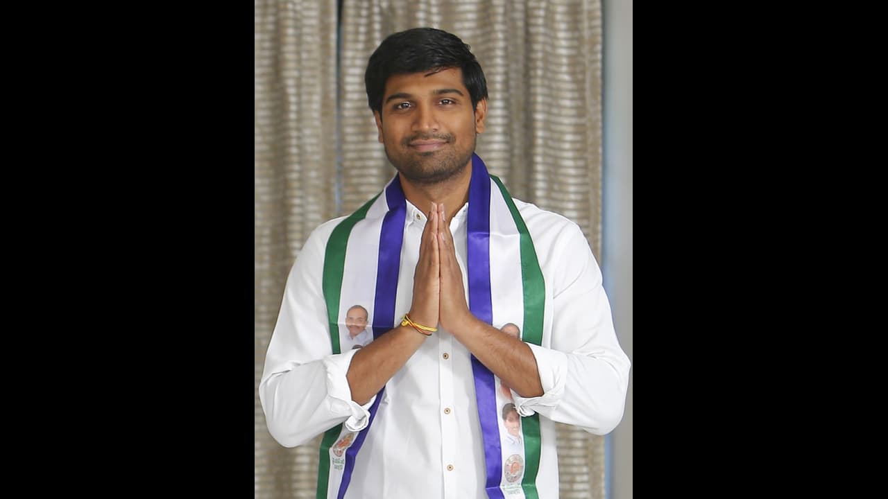 చంద్రబాబుతో వైసీపీ ఎంపీ లావు శ్రీకృష్ణదేవరాయులు భేటీ .. త్వరలో టీడీపీలోకి చంద్రబాబుతో వైసీపీ ఎంపీ లావు శ్రీకృష్ణదేవరాయులు భేటీ .. త్వరలో టీడీపీలోకి