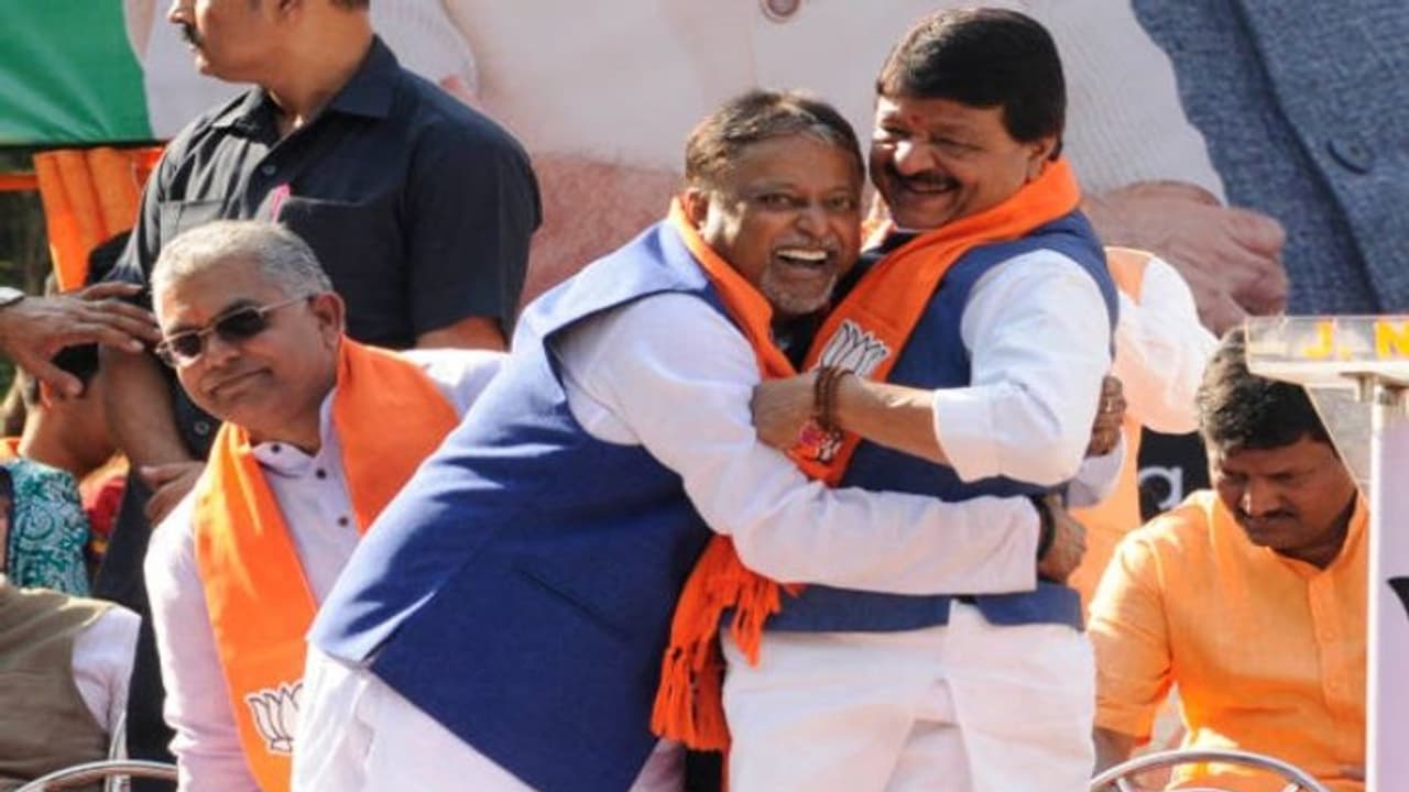 'সংঘাত ভুলে সংসারে', দিলীপের বাড়িতে মুকুলকে নিয়ে বৈঠক কৈলাসের