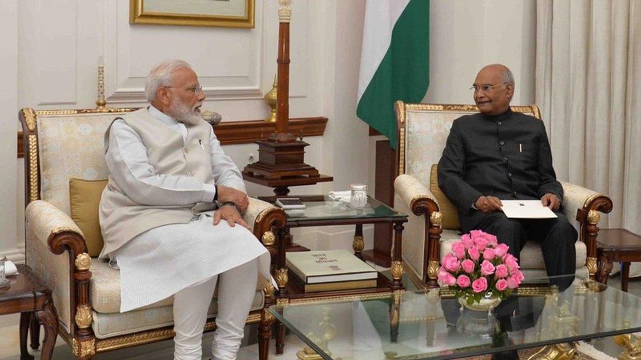 ಪ್ರಧಾನಿ ಹುದ್ದೆಗೆ ರಾಜೀನಾಮೆ ನೀಡಿದ ನರೇಂದ್ರ ಮೋದಿ ಪ್ರಧಾನಿ ಹುದ್ದೆಗೆ ರಾಜೀನಾಮೆ ನೀಡಿದ ನರೇಂದ್ರ ಮೋದಿ