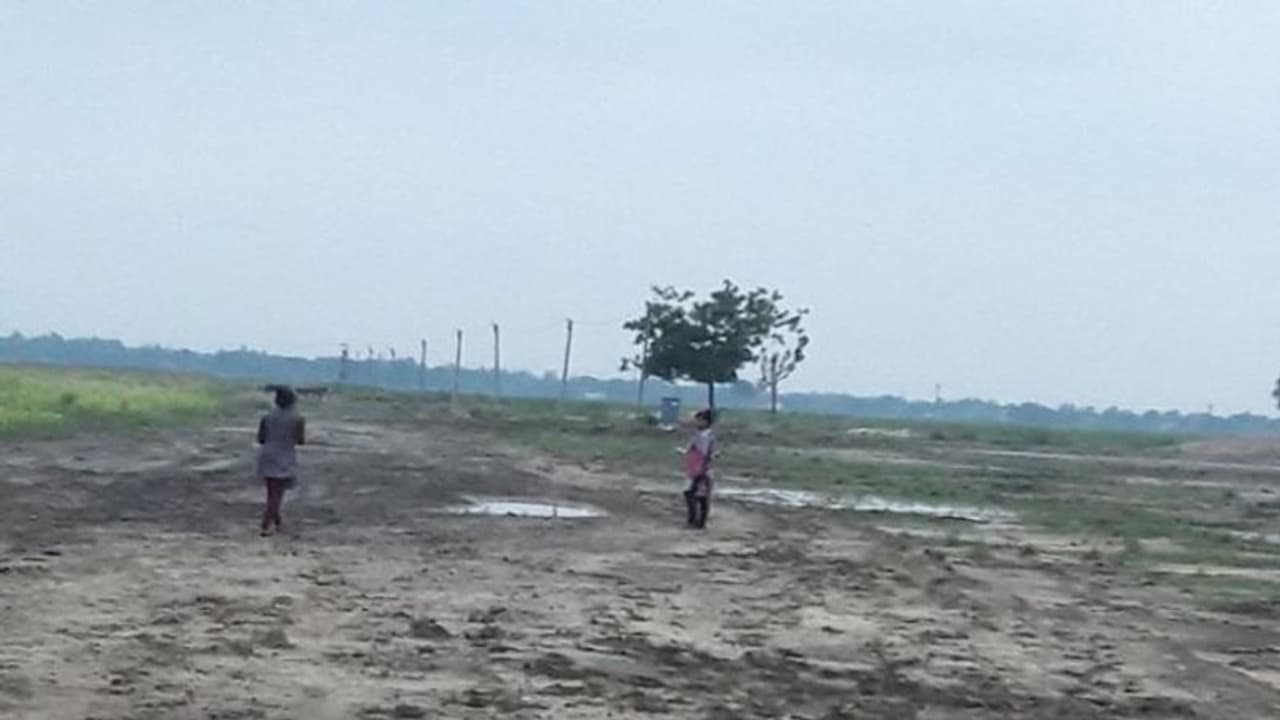 বিজেপি আসতেই কৃষকরা মিছিলে! সিঙ্গুরের সেই জমিতে শিল্পের দাবিতে সরব মানুষ বিজেপি আসতেই কৃষকরা মিছিলে! সিঙ্গুরের সেই জমিতে শিল্পের দাবিতে সরব মানুষ