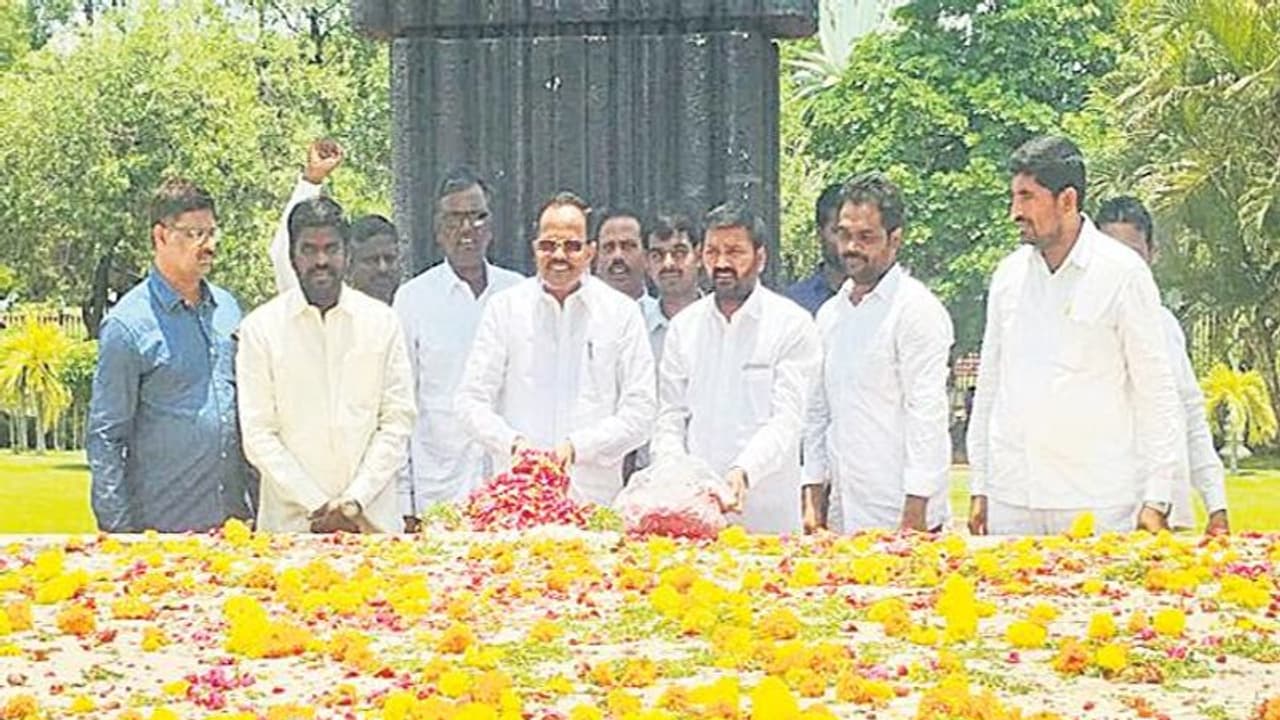 టీడీపీని 'నందమూరి'కి వదిలేయ్.. ఎన్టీఆర్ ఆత్మ వల్లే.. మోత్కుపల్లి!