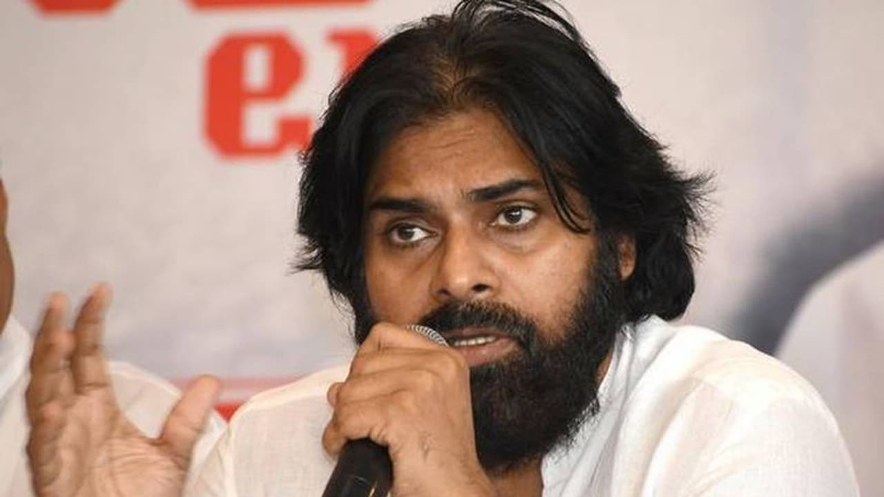 గ్రామాల నాశనానికే... గ్రామవాలంటీర్ల వ్యవస్థ: పవన్