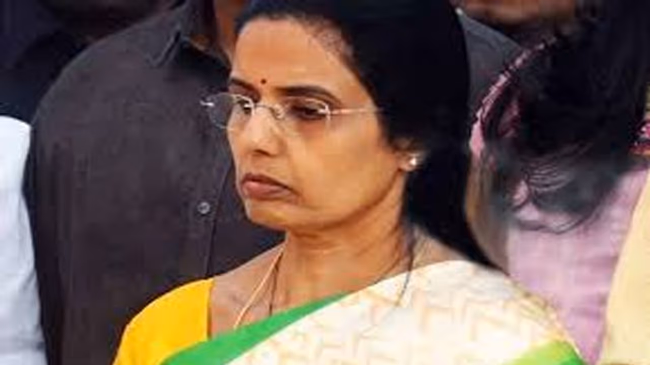 చంద్రబాబు అరెస్ట్: విశాఖకు భువనేశ్వరి, ఆరోగ్యంపై ఆరా చంద్రబాబు అరెస్ట్: విశాఖకు భువనేశ్వరి, ఆరోగ్యంపై ఆరా