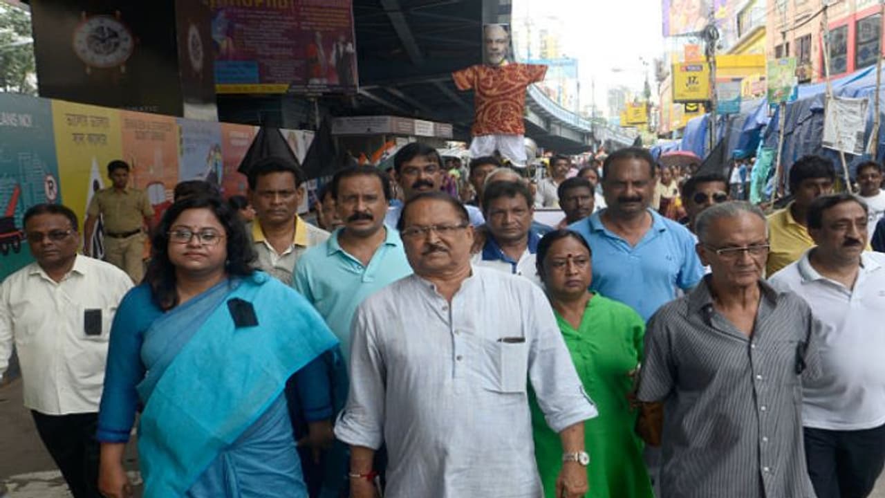 Subrata Mukherjee: শুক্রবার হাসপাতাল থেকে ছুটি পাওয়ার কথা ছিল, অথচ কালই শেষযাত্রা সুব্রত মুখোপাধ্যায়ের Subrata Mukherjee: শুক্রবার হাসপাতাল থেকে ছুটি পাওয়ার কথা ছিল, অথচ কালই শেষযাত্রা সুব্রত মুখোপাধ্যায়ের