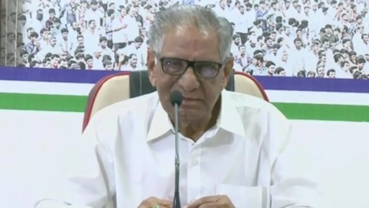 వికేంద్రీకరణ బిల్లుపై క్లారిటీ లేదు... ఏం జరుగుతుందో చూద్దాం...: ఉమ్మారెడ్డి వెంకటేశ్వర్లు వికేంద్రీకరణ బిల్లుపై క్లారిటీ లేదు... ఏం జరుగుతుందో చూద్దాం...: ఉమ్మారెడ్డి వెంకటేశ్వర్లు