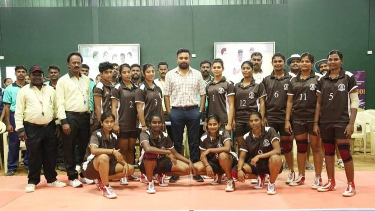 கபாடியில் தெறிக்க விடும் சசிகுமார்.. இது வேற லெவன்! 'கென்னடி கிளப் டீசர்! கபாடியில் தெறிக்க விடும் சசிகுமார்.. இது வேற லெவன்! 'கென்னடி கிளப் டீசர்!