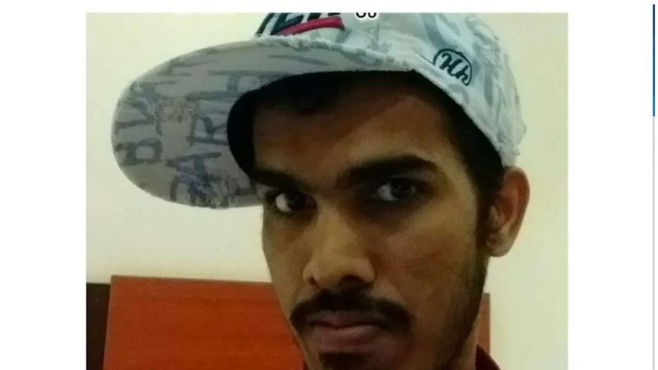 റോഡ് മുറിച്ച് കടക്കവേ ബൈക്കിടിച്ച് യുവാവ് മരിച്ചു റോഡ് മുറിച്ച് കടക്കവേ ബൈക്കിടിച്ച് യുവാവ് മരിച്ചു