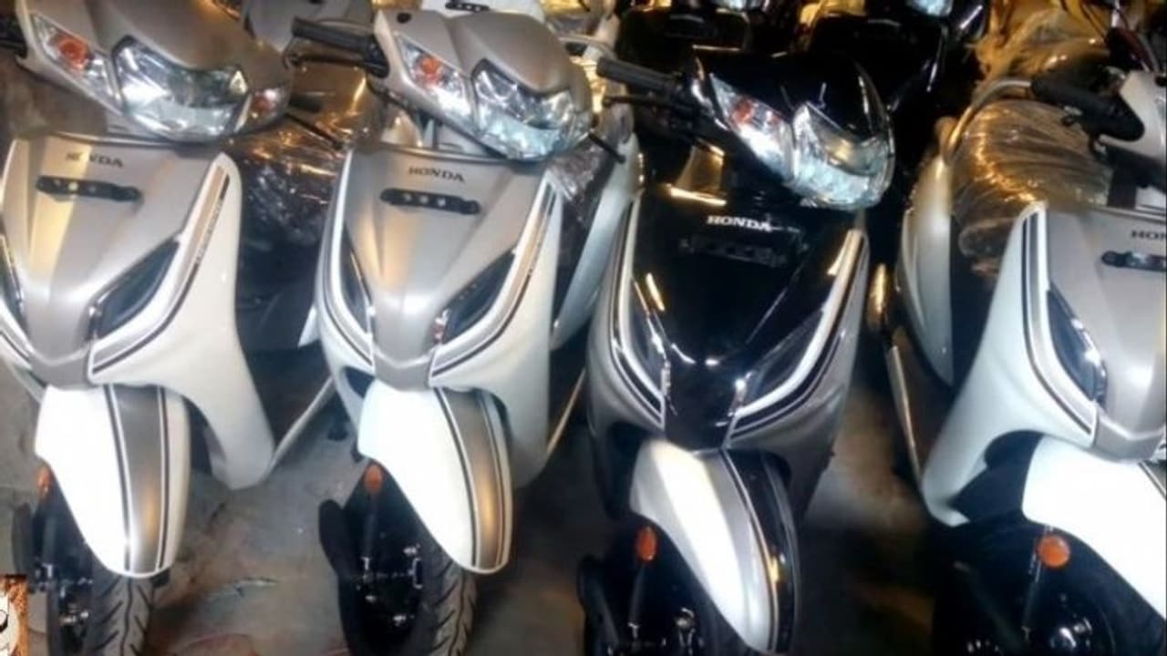 ಹೊಂಡಾ ಆಕ್ಟೀವಾ 5G ಲಿಮಿಟೆಡ್ ಎಡಿಶನ್ ಸ್ಕೂಟರ್ ಇಲ್ಲಿದೆ ಬೆಲೆ ವಿವರ! ಹೊಂಡಾ ಆಕ್ಟೀವಾ 5G ಲಿಮಿಟೆಡ್ ಎಡಿಶನ್ ಸ್ಕೂಟರ್ ಇಲ್ಲಿದೆ ಬೆಲೆ ವಿವರ!