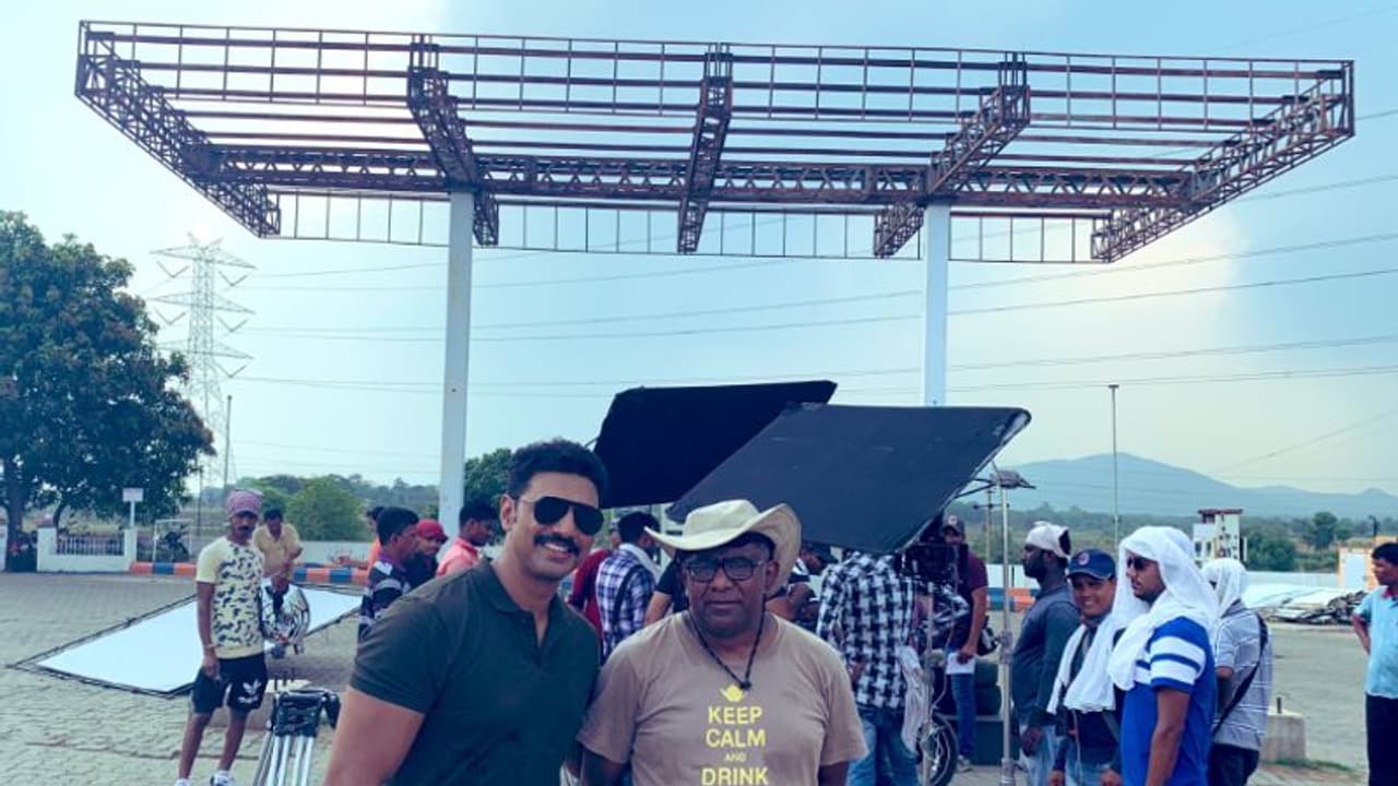 ভোট পর্ব শেষে পুরুলিয়ায় এখন শ্যুটিং এ ব্যস্ত দেব, তারপরই ব্যাংকক ভোট পর্ব শেষে পুরুলিয়ায় এখন শ্যুটিং এ ব্যস্ত দেব, তারপরই ব্যাংকক