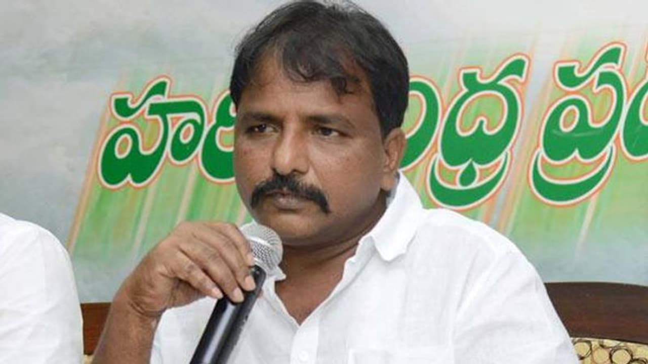 జగన్ ప్రభంజనంలో శైలజానాథ్కు అవమానం: నోటా కంటే తక్కువ ఓట్లు జగన్ ప్రభంజనంలో శైలజానాథ్కు అవమానం: నోటా కంటే తక్కువ ఓట్లు