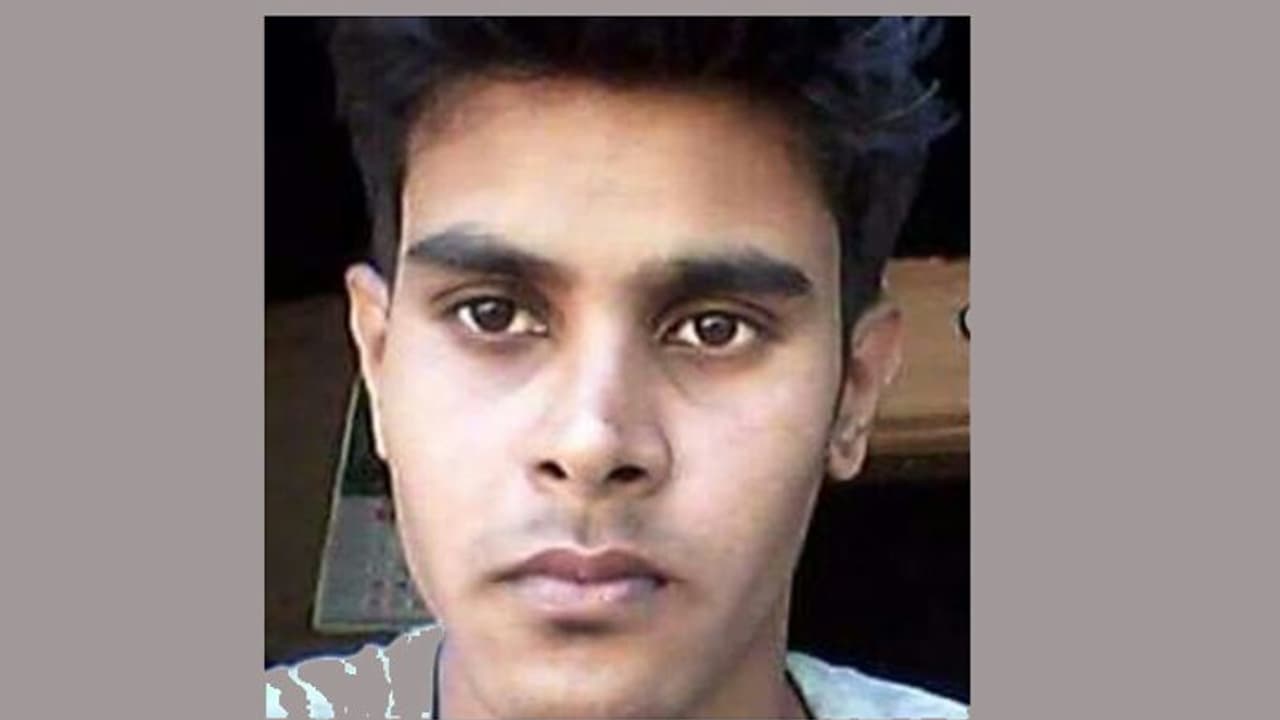 കെട്ടിടത്തിന്റെ മുകളിൽ നിന്നും വീണ് പരിക്കേറ്റ യുവാവ് മരിച്ചു കെട്ടിടത്തിന്റെ മുകളിൽ നിന്നും വീണ് പരിക്കേറ്റ യുവാവ് മരിച്ചു