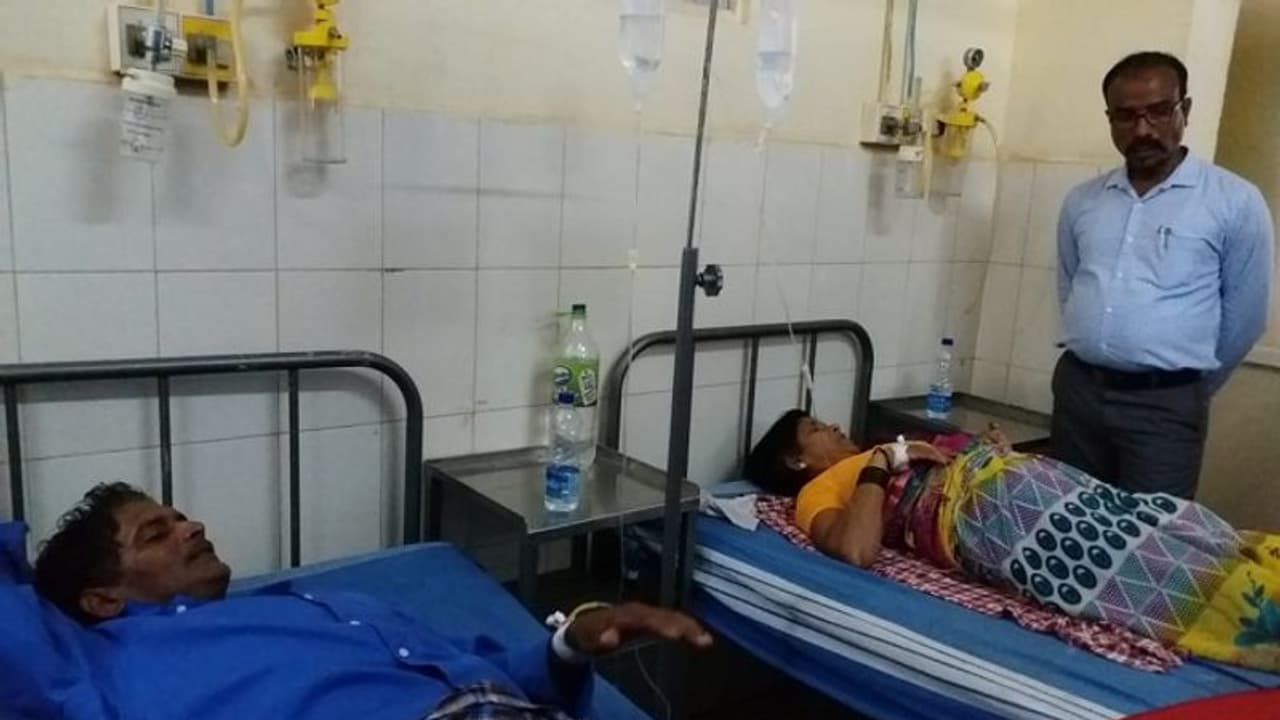 ಶಿವಮೊಗ್ಗ: ಪ್ರಸಾದ ಸೇವಿಸಿ 35ಕ್ಕೂ ಹೆಚ್ಚು ಜನರು ಅಸ್ಪತ್ರೆಗೆ ದಾಖಲು ಶಿವಮೊಗ್ಗ: ಪ್ರಸಾದ ಸೇವಿಸಿ 35ಕ್ಕೂ ಹೆಚ್ಚು ಜನರು ಅಸ್ಪತ್ರೆಗೆ ದಾಖಲು