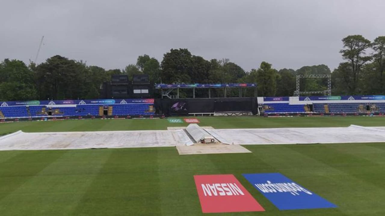 ലോകകപ്പ് സന്നാഹം: രണ്ട് മത്സരങ്ങളും മഴ കാരണം ഉപേക്ഷിച്ചു ലോകകപ്പ് സന്നാഹം: രണ്ട് മത്സരങ്ങളും മഴ കാരണം ഉപേക്ഷിച്ചു