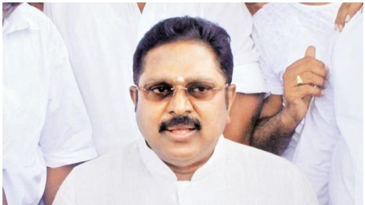 'വോട്ടിംഗ് മെഷീനില് തിരിമറി നടന്നു'; പരാതി നല്കുമെന്ന് ടിടിവി ദിനകരന് 'വോട്ടിംഗ് മെഷീനില് തിരിമറി നടന്നു'; പരാതി നല്കുമെന്ന് ടിടിവി ദിനകരന്