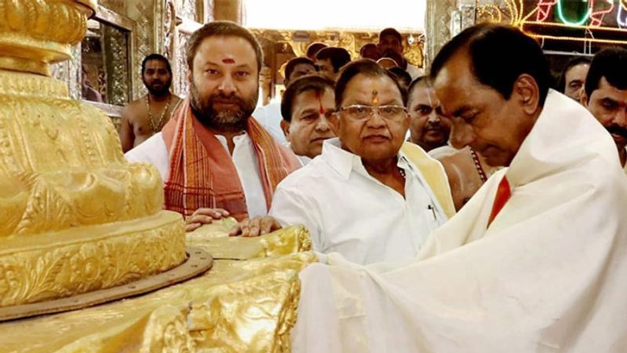 తిరుమల శ్రీవారిని దర్శించుకున్న కేసీఆర్