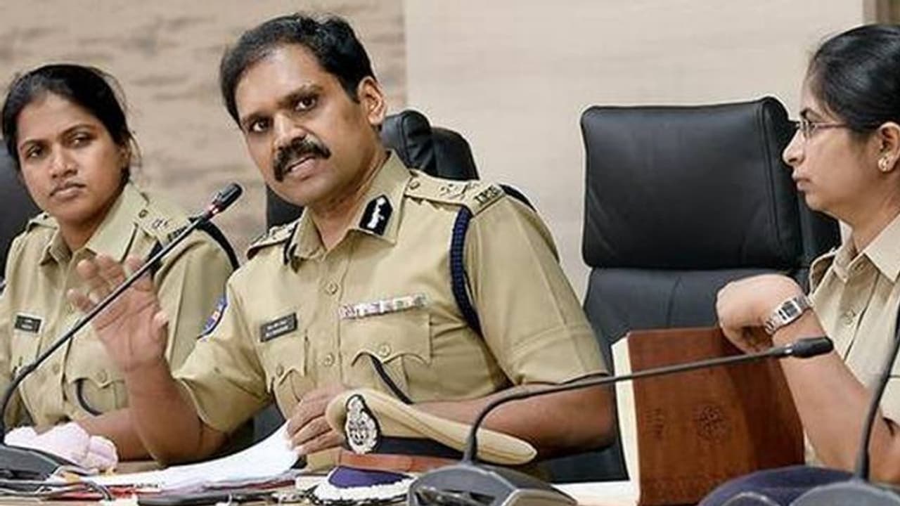 వెనక్కి: కేడర్ బదిలీకి కేంద్రం నో, తెలంగాణలోనే స్టీఫెన్